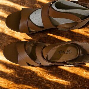 EuroSoft Brown Leather Heeled Sandals – Women’s Size 8.5 – NEW